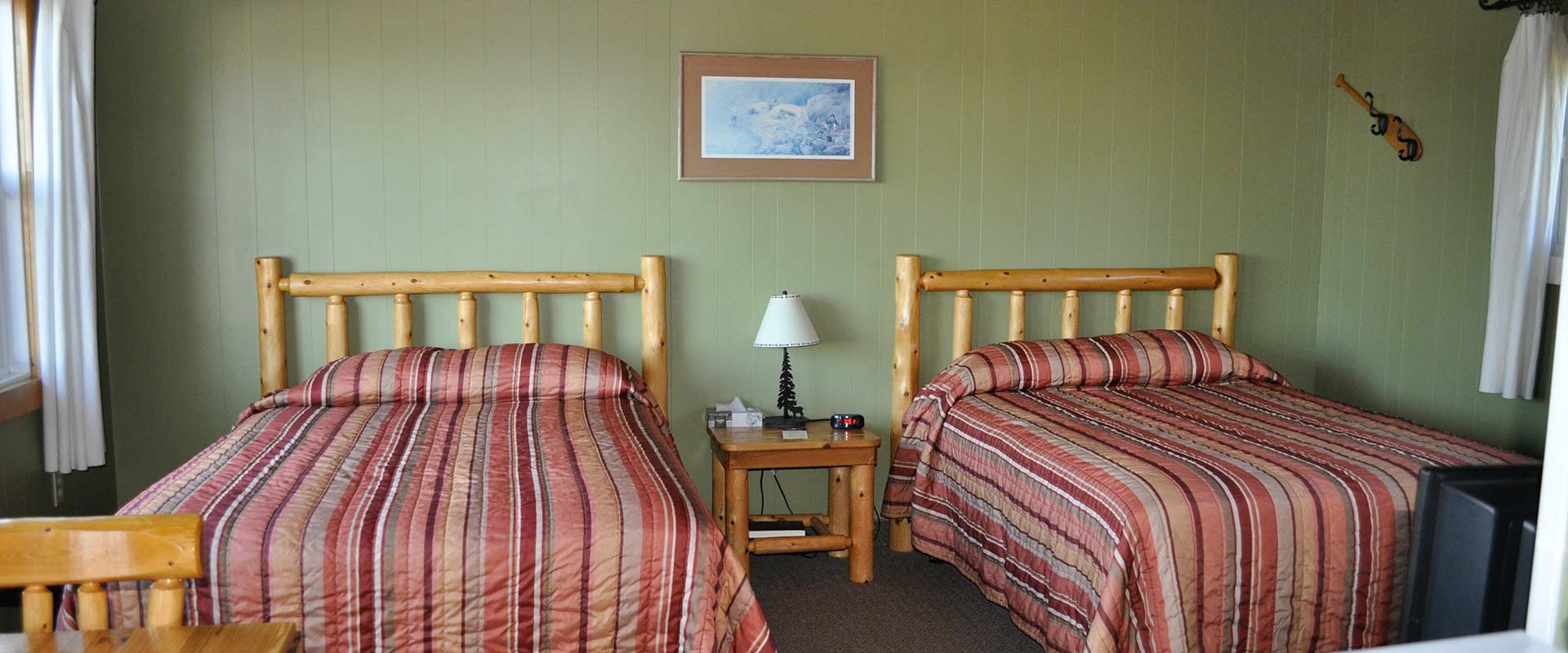 Two Double Beds Voyageurs' Lodge, Batchawana Bay, Ontario